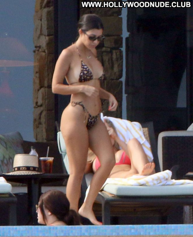 Kourtney Kardashia No Source Mexico Beautiful Posing Hot Celebrity