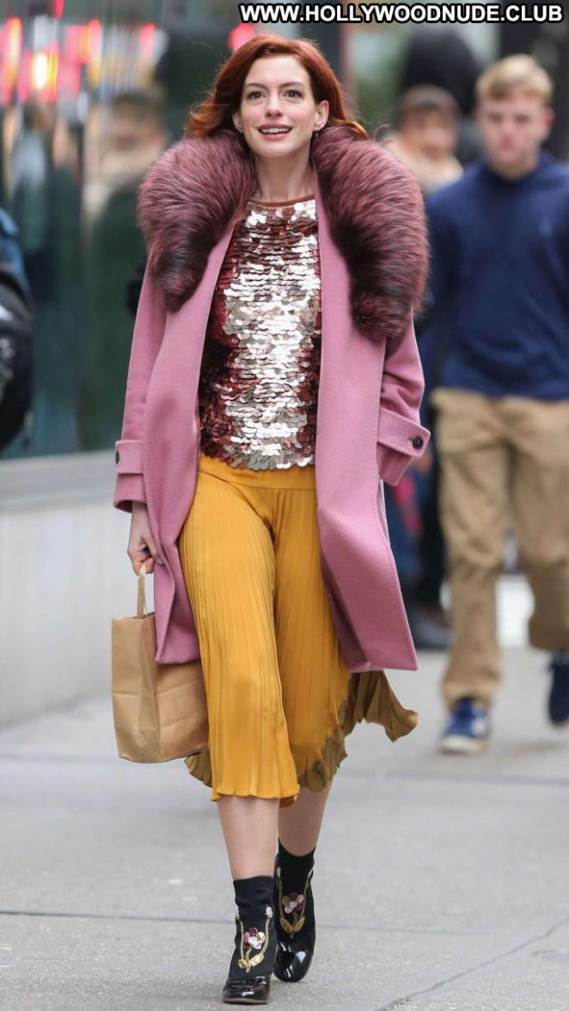 Anne Hathaway New York Hat New York Celebrity Beautiful Babe Posing