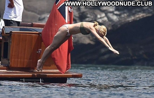 Gillian Anderson Babe Beautiful Paparazzi Bikini Celebrity