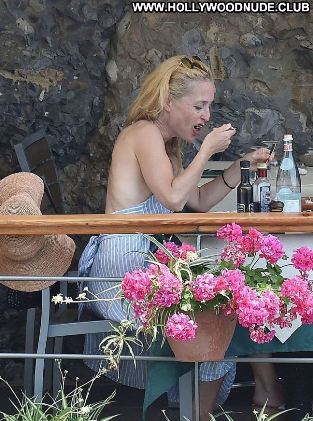 Gillian Anderson No Source Paparazzi Celebrity Bikini Posing Hot