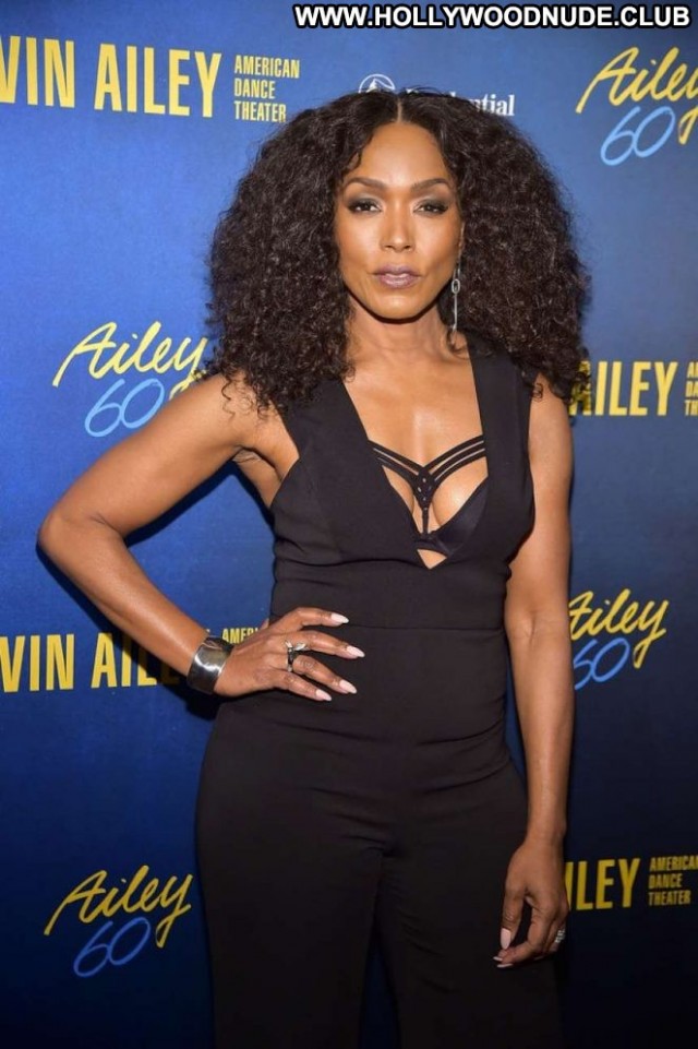 Angela Bassett No Source Beautiful Paparazzi Posing Hot American Nyc