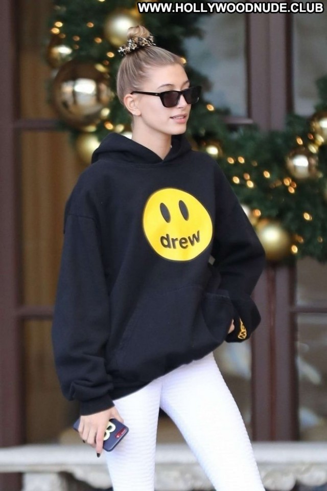 Hailey Baldwin Beverly Hills Paparazzi Celebrity Hotel Babe Posing