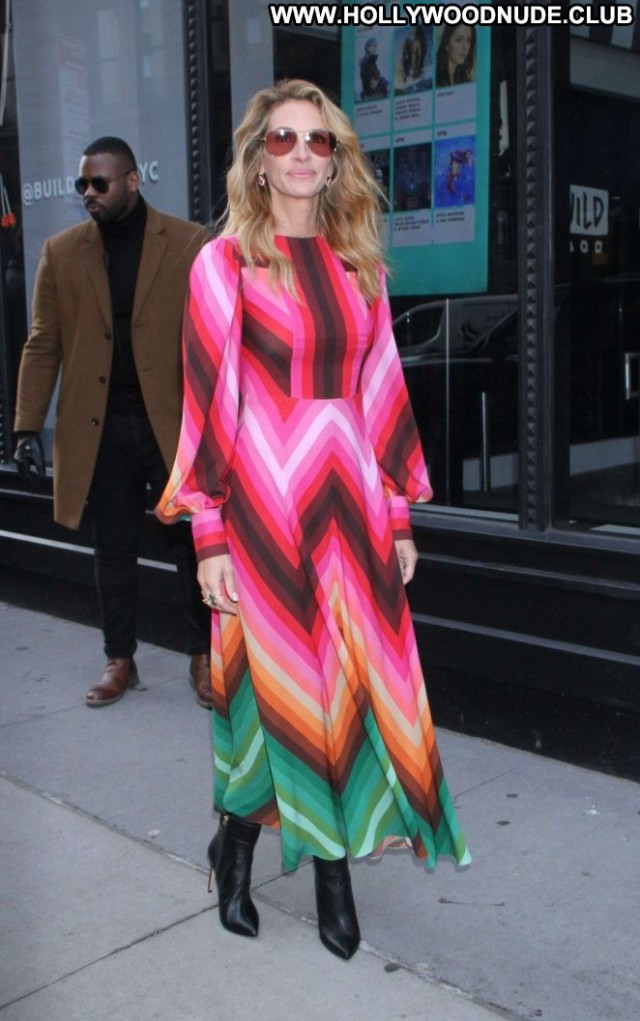Julia Roberts New York Posing Hot Beautiful Celebrity Paparazzi New