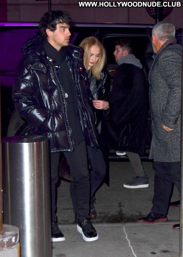 Sophie Turner New York Babe Posing Hot Paparazzi Beautiful Celebrity