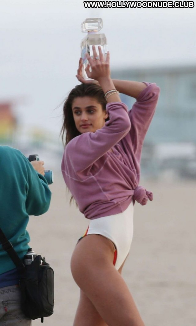 Taylor Hill No Source Commercial Posing Hot Celebrity Paparazzi Beach