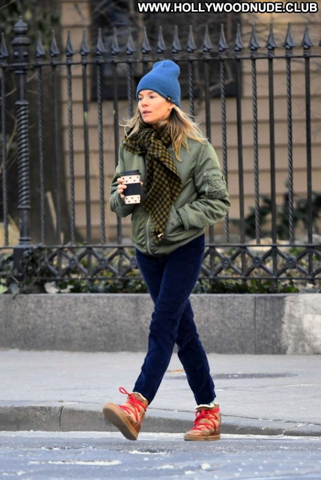 Sienna Miller New York Paparazzi Babe New York Celebrity Posing Hot