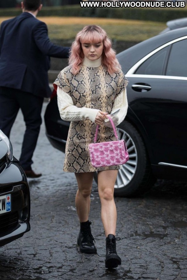 Maisie Williams No Source  Celebrity Paparazzi Babe Beautiful Paris