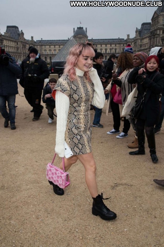 Maisie Williams No Source  Paparazzi Paris Celebrity Posing Hot