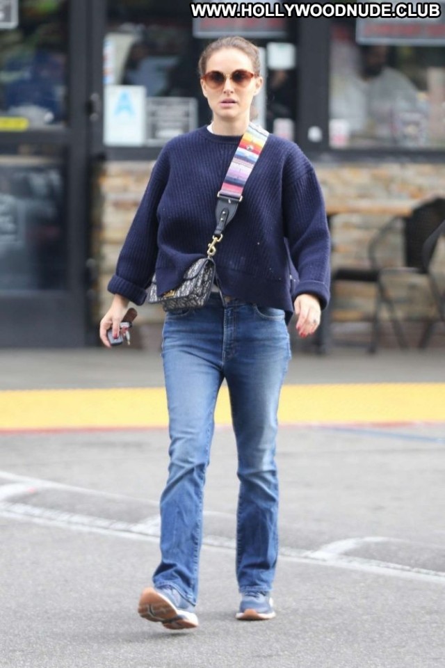 Natalie Portman Posing Hot Jeans Babe Paparazzi Celebrity