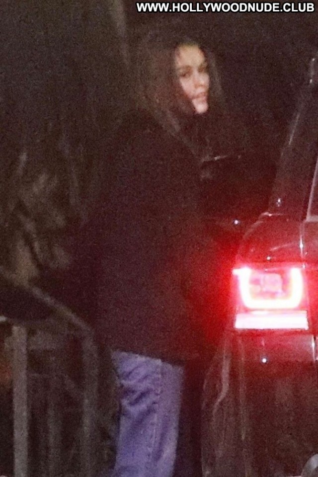 Kaia Gerber No Source  Mali Babe Paparazzi Malibu Restaurant Posing