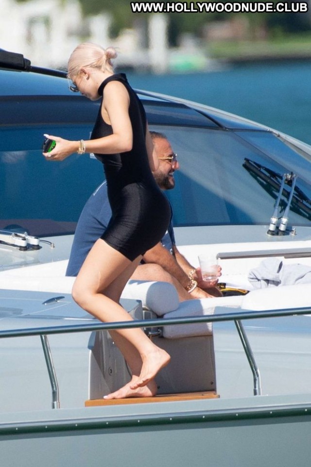 Kylie Jenner No Source Paparazzi Celebrity Black Yacht Babe Posing