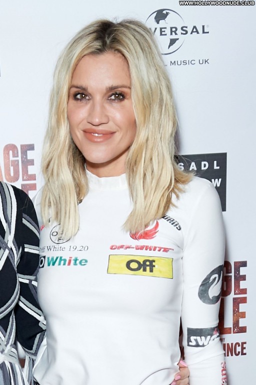 Ashley Robert Babe Beautiful Posing Hot Straight Sexy Celebrity