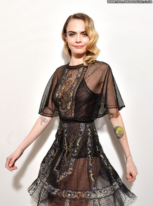 Cara Delevingne Beautiful Celebrity Babe Straight Sexy Posing Hot