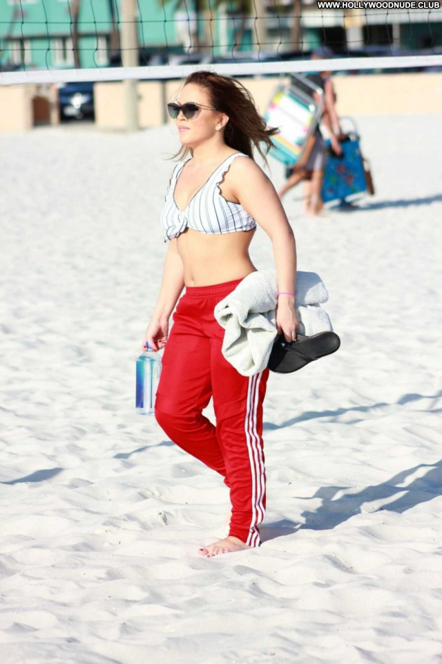 Carmen Valentina The Beach Babe Posing Hot Beautiful Paparazzi