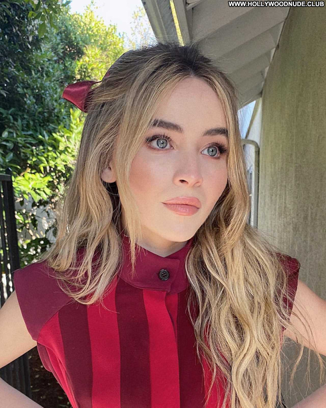 Sabrina Carpenter No Source Celebrity Posing Hot Beautiful Paparazzi