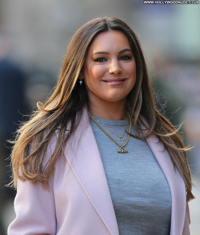Kelly Brook No Source Babe Celebrity Paparazzi Posing Hot Beautiful