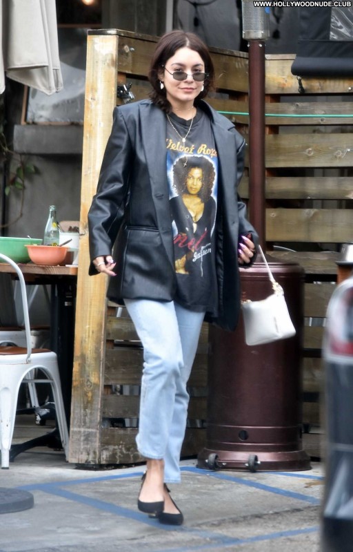 Vanessa Hudgens Beautiful Celebrity Babe Posing Hot Straight Paparazzi