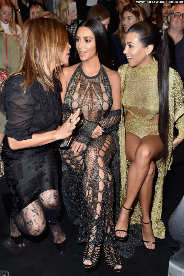 Kim Kardashian Fashion Show Babe Fashion Paparazzi Posing Hot