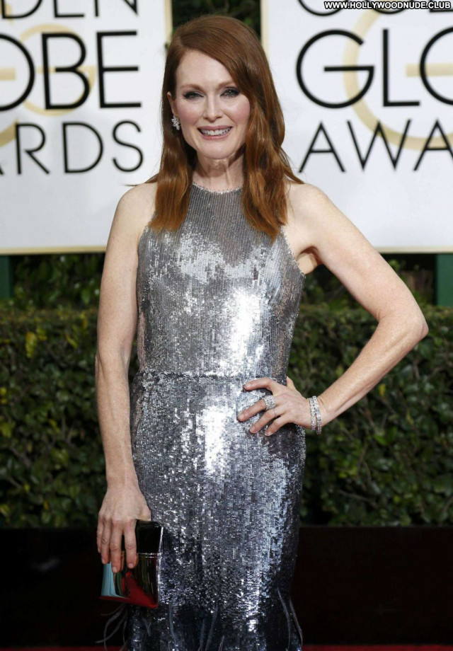 Julianne Moore Golden Globe Awards Beautiful Posing Hot Paparazzi