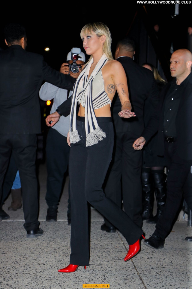 Miley Cyrus New York New York Nipple Slip Hot Celebrity Hotel Babe