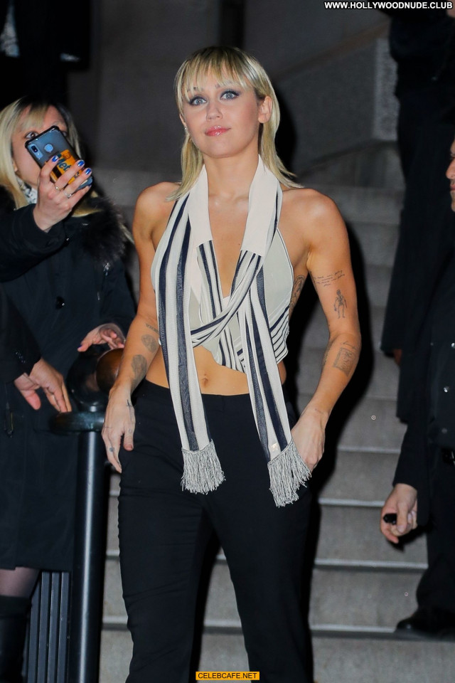 Miley Cyrus New York Nipple Slip New York Hot Babe Hotel Posing Hot