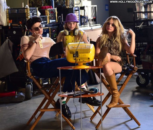 Bailee Madison Celebrity Straight Babe Beautiful Posing Hot Paparazzi