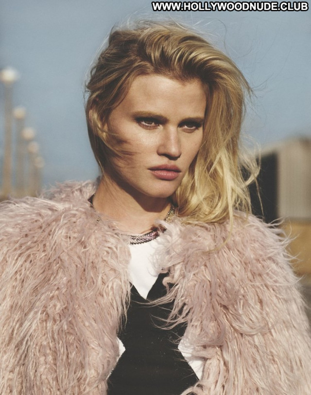 Lara Stone No Source Posing Hot Celebrity Beautiful Magazine