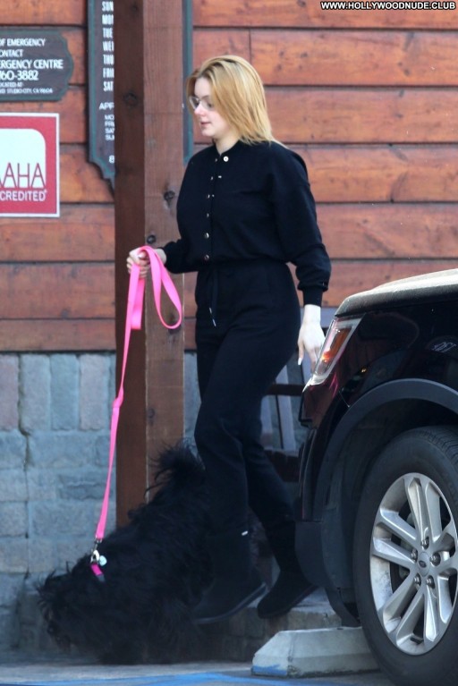 Ariel Winter Babe Posing Hot Beautiful Straight Sexy Celebrity