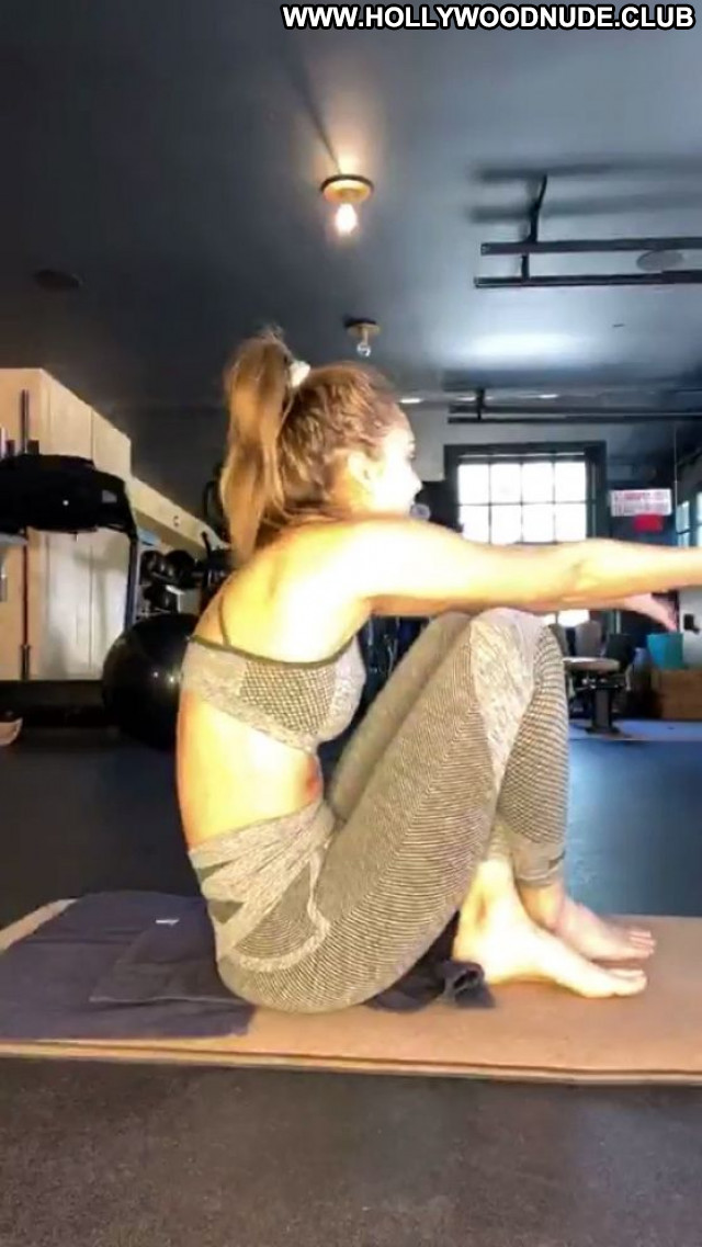 Jessica Alba No Source Sexy Beautiful Posing Hot Babe Celebrity