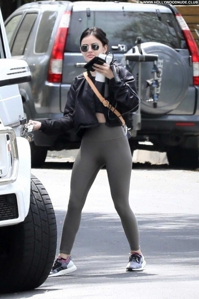 Lizzy Caplan No Source Hollywood Paparazzi Babe Celebrity Posing Hot