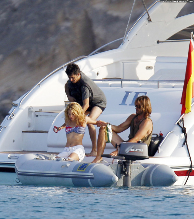 Shakira No Source Celebrity Paparazzi Yacht Spain Candids Beautiful