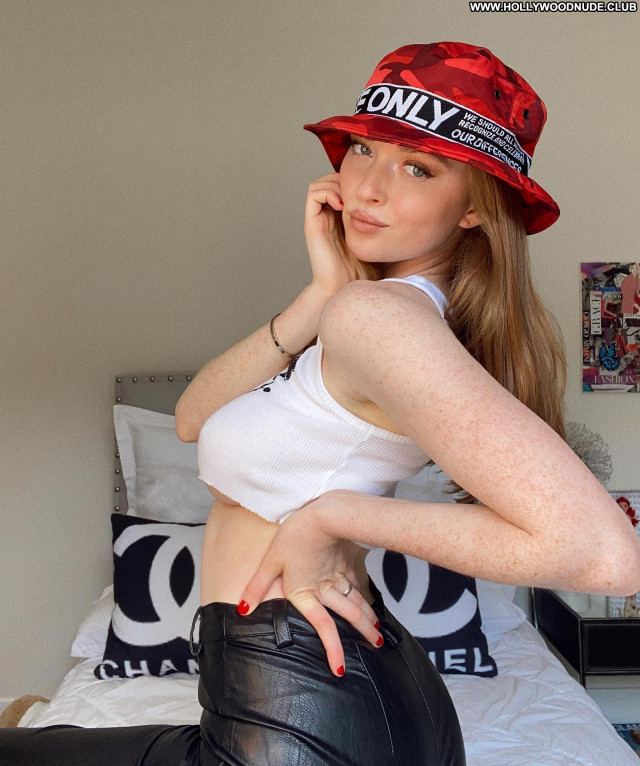 Larsen Thompson No Source Paparazzi Beautiful Babe Celebrity Posing