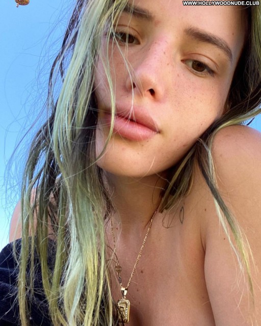 Bella Thorne Posing Hot Babe Beautiful Sexy Straight Celebrity