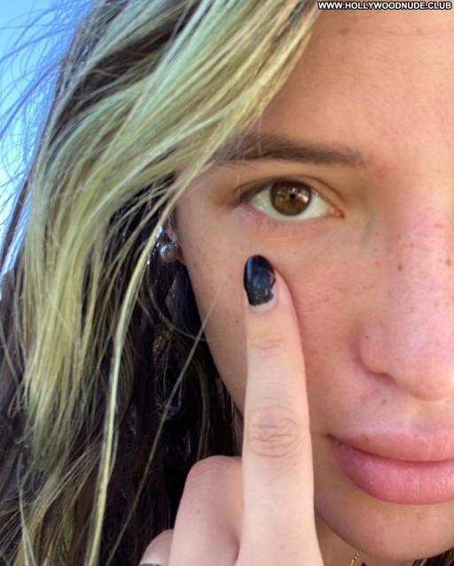 Bella Thorne Tweeter Blonde Xer Babe Sexy Celebrity Caucasian Beautiful Posing Hot Public Figure American Youtuber Adult Content Creator Brown Eyes Slim Body
