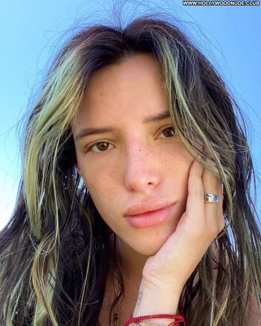 Bella Thorne Tweeter Blonde Xer Babe Sexy Celebrity Caucasian Beautiful Posing Hot Public Figure American Youtuber Adult Content Creator Brown Eyes Slim Body