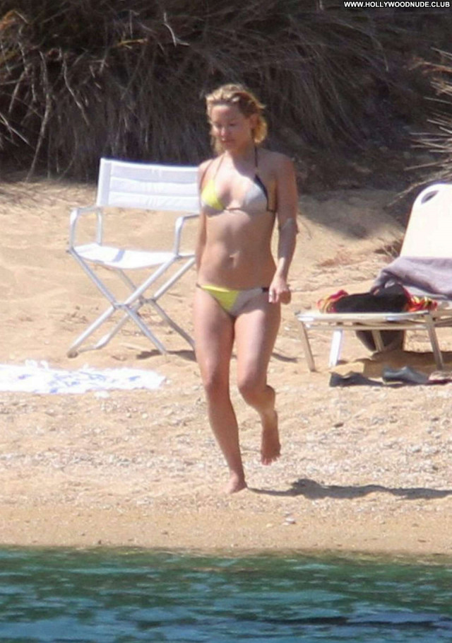 Kate Hudson The Beach Paparazzi Beach Posing Hot Babe Celebrity