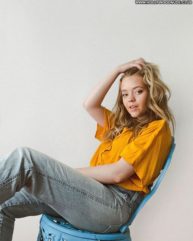 Jade Pettyjohn No Source Sexy Babe Beautiful Celebrity Posing Hot