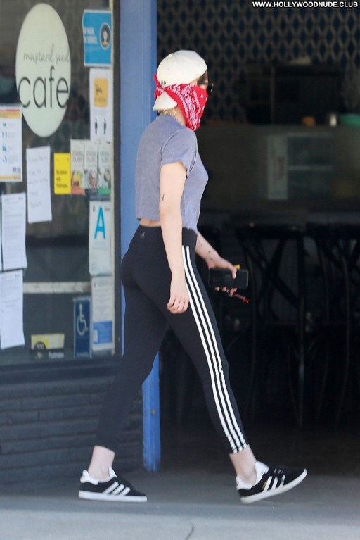 Kristen Stewart Celebrity Beautiful Sexy Babe Straight Posing Hot