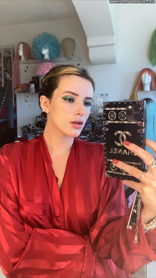 Bella Thorne Beautiful Actress Influencer Adult Content Creator Youtuber Posing Hot Tiktoker Tweeter Celebrity Xer Onlyfans Model Facebooker American Blonde