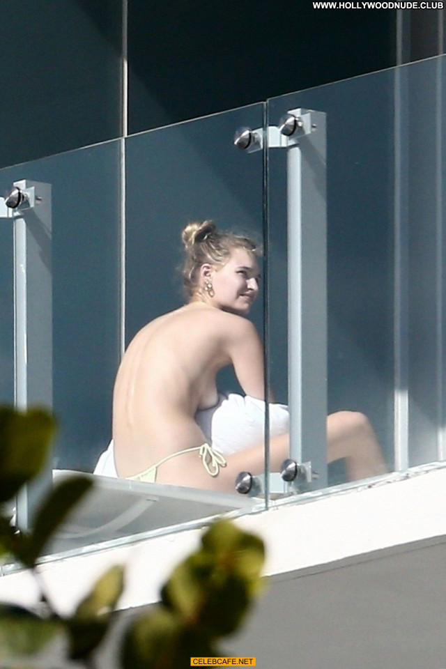 Roosmarijn De No Source Babe Balcony Topless Beautiful Toples Posing