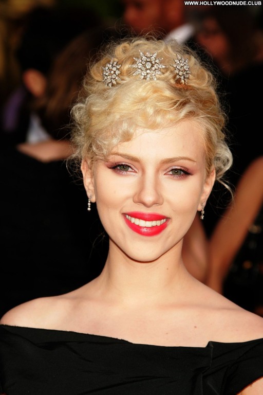 Scarlett Johansson Babe Sexy Posing Hot Celebrity Straight Beautiful