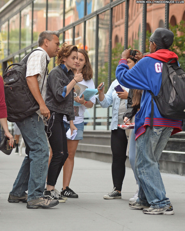 Kristen Stewart New York Paparazzi Posing Hot Celebrity Babe New York