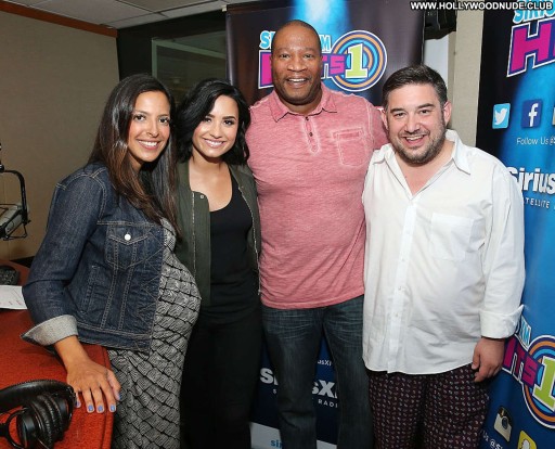 Demi Lovato Straight Celebrity Posing Hot Beautiful New York Babe Paparazzi