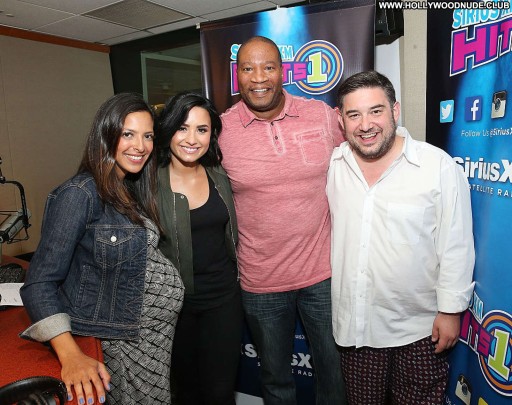 Demi Lovato Straight Celebrity Posing Hot Beautiful New York Babe Paparazzi