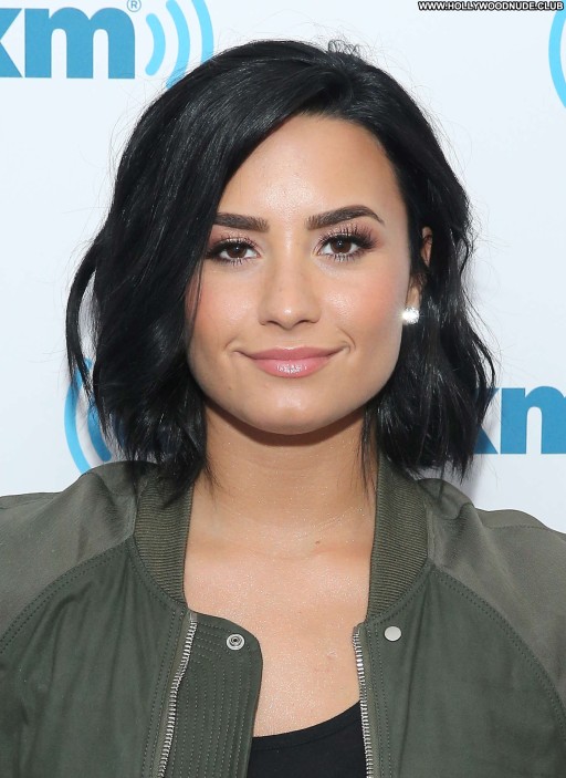 Demi Lovato Straight Celebrity Posing Hot Beautiful New York Babe Paparazzi