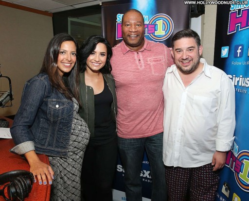 Demi Lovato Straight Celebrity Posing Hot Beautiful New York Babe Paparazzi