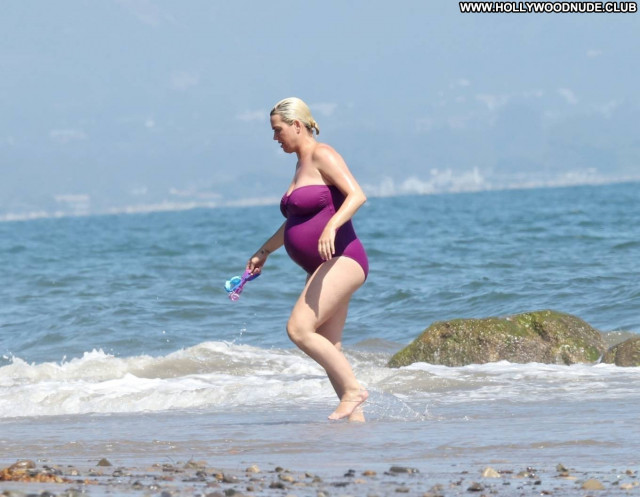 Katy Perry The Beach In Malibu  Babe Paparazzi Celebrity Beautiful