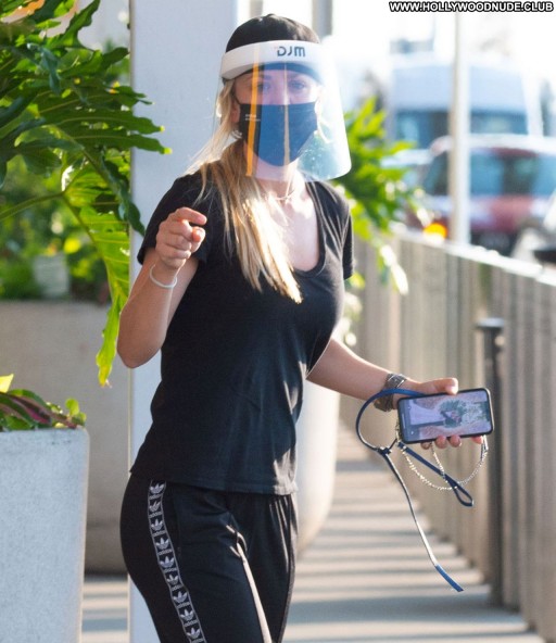 Kaley Cuoco Celebrity Babe Sexy Beautiful Posing Hot Straight