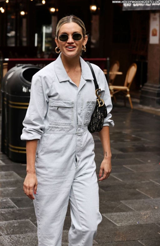 Ashley Robert Sexy Straight Beautiful Posing Hot Celebrity Babe