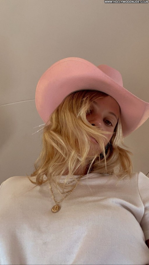 Sofia Richie Straight Sexy Posing Hot Beautiful Babe Celebrity